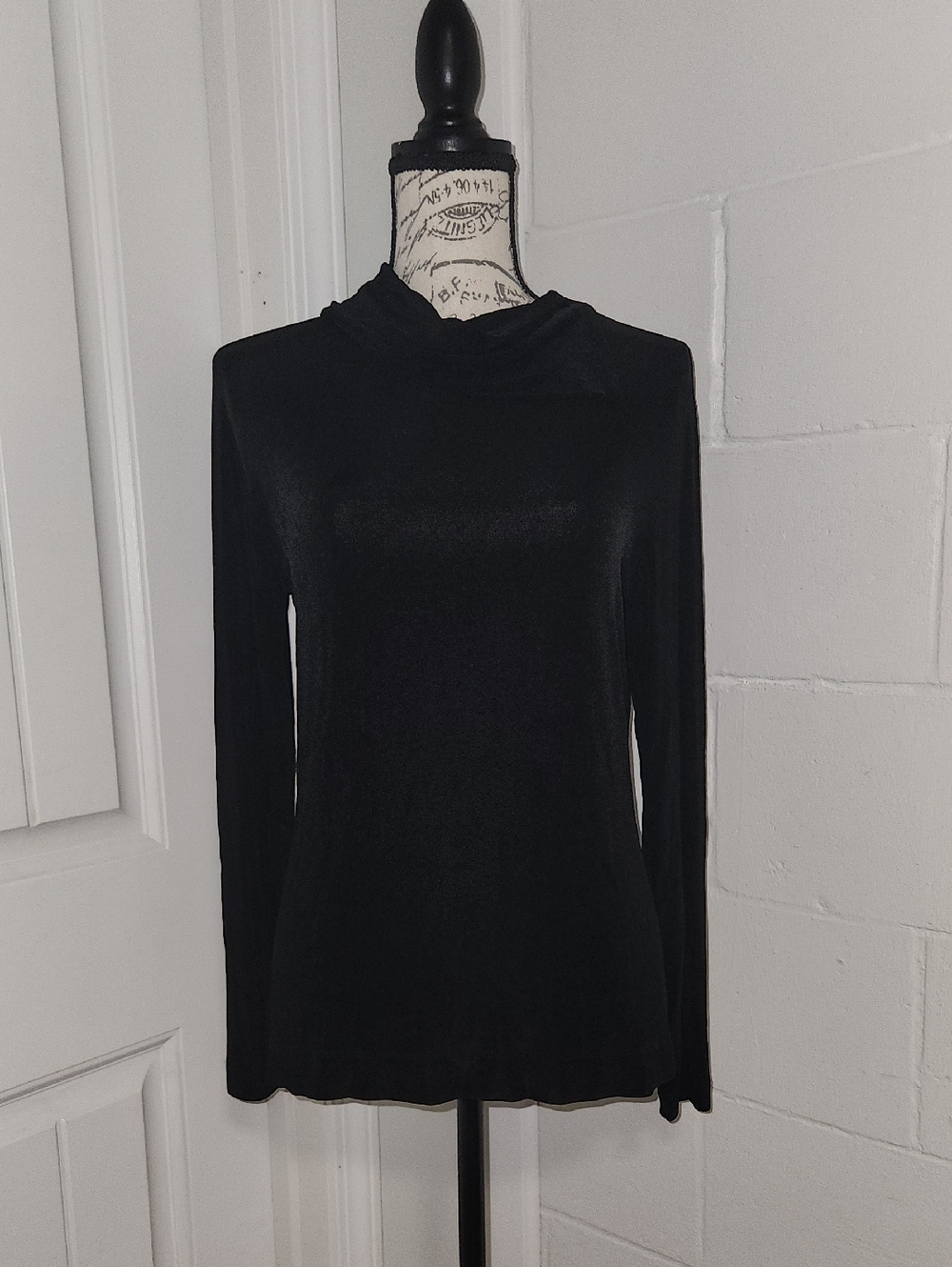 Chico's Ribbed Black Top With Long Sleeves And Split Collar Size 1 /Medium